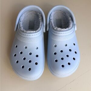 CROCS  Light Blue Clogs with faux fur, unisex